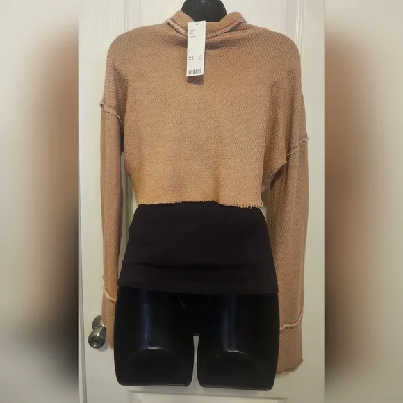 Urban Outfitters Camel Cropped Knit Top Size Small NWT - Picture 2 of 6